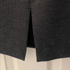 EXPRESS Skirt Size 6 Charcoal color Women's Skirt never worn NEW without tags